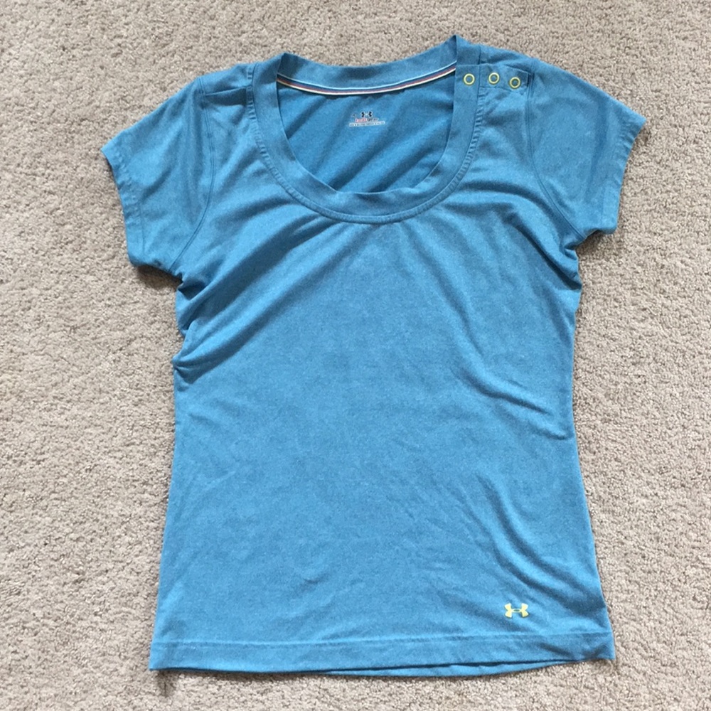 Under Armour top